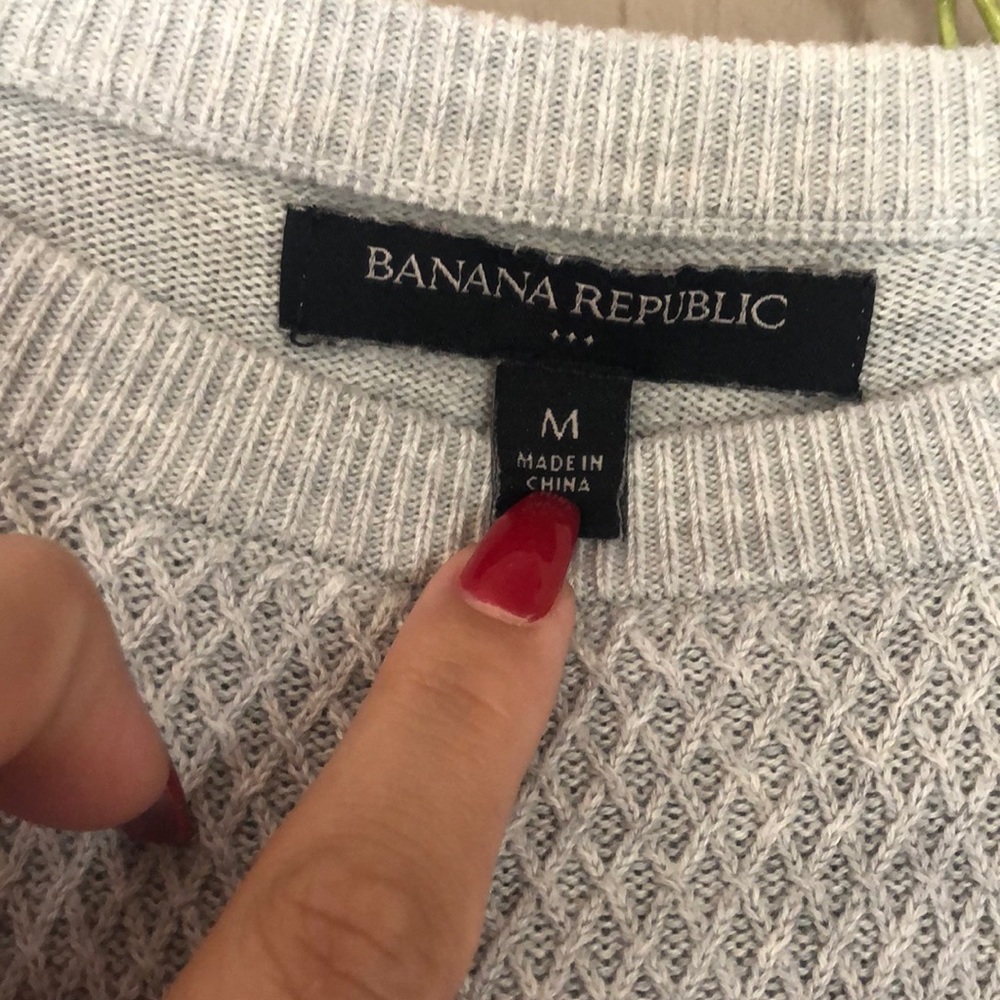 Grey banana republic light weight knit crew neck☃️